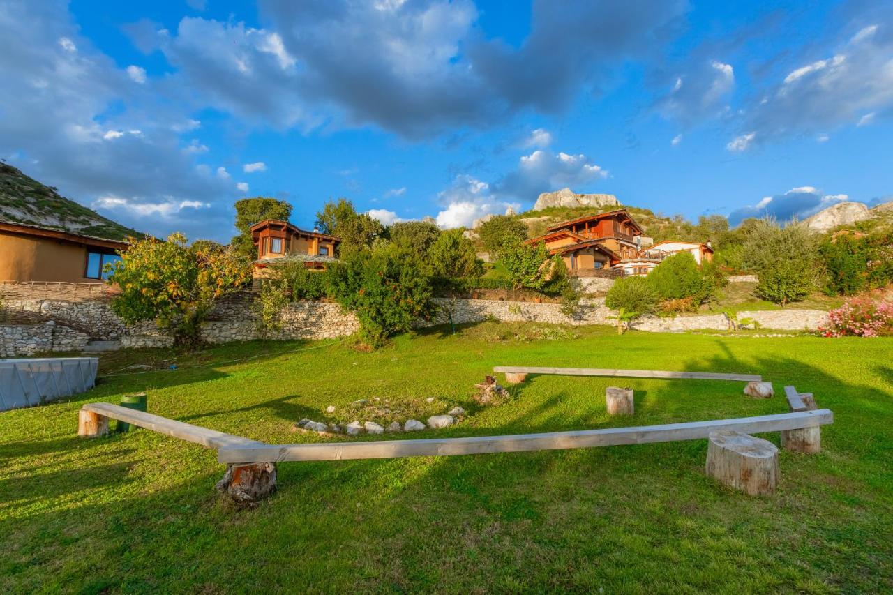 Eco Village Under The Cliffs Ilindentsi Exterior photo